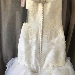 Vera Wang Ivory Wedding Dress